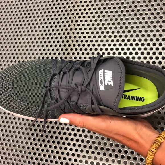 🌪Nike Training 🌪New in a box 🌪Price firm - Picture 6 of 8